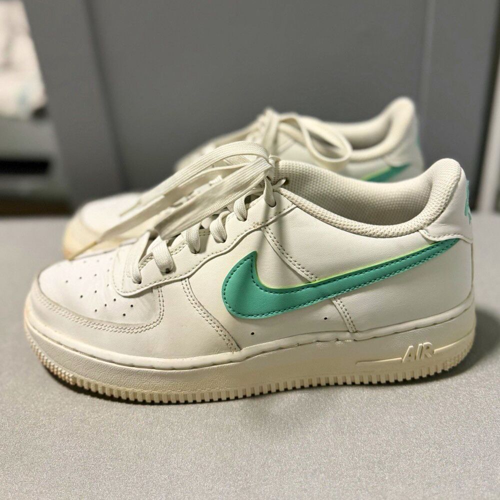 Nike Air Force 1 Low Top Leather Sneakers White/Green Lace Up Rubber Sole